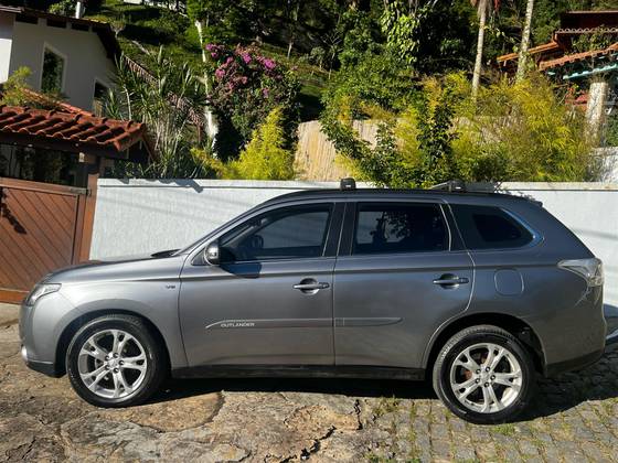 MITSUBISHI OUTLANDER 3.0 GT 4X4 V6 24V GASOLINA 4P AUTOMÁTICO
